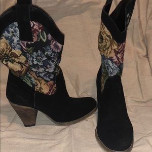 Flower heeled boots